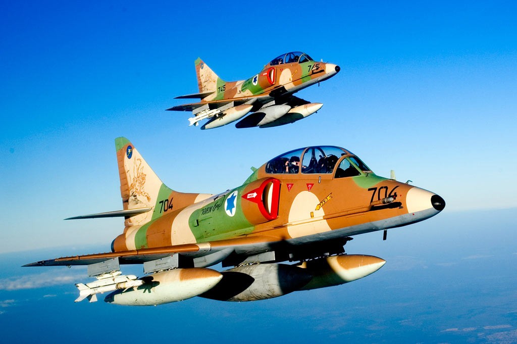Click image for larger version  Name:	A-4-Skyhawks.jpg Views:	1 Size:	113.0 KB ID:	90923