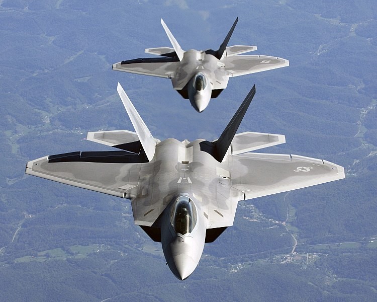 Click image for larger version  Name:	750px-Two_F-22A_Raptor_in_column_flight.jpg Views:	1 Size:	109.0 KB ID:	97744