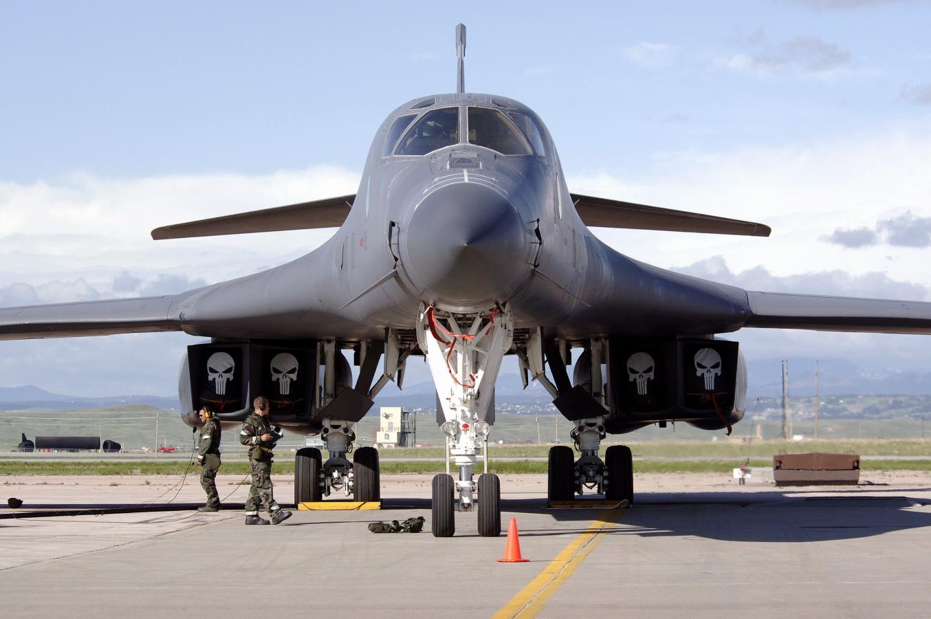 Click image for larger version  Name:	B-1B_Lancer_Awaits_Inspection.JPG Views:	1 Size:	117.2 KB ID:	98629