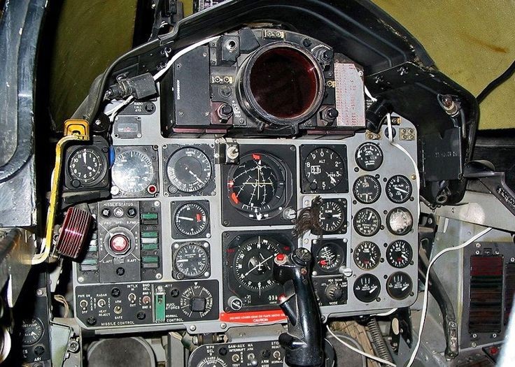 Click image for larger version  Name:	phantom-cockpit.jpg Views:	1 Size:	169.2 KB ID:	116572
