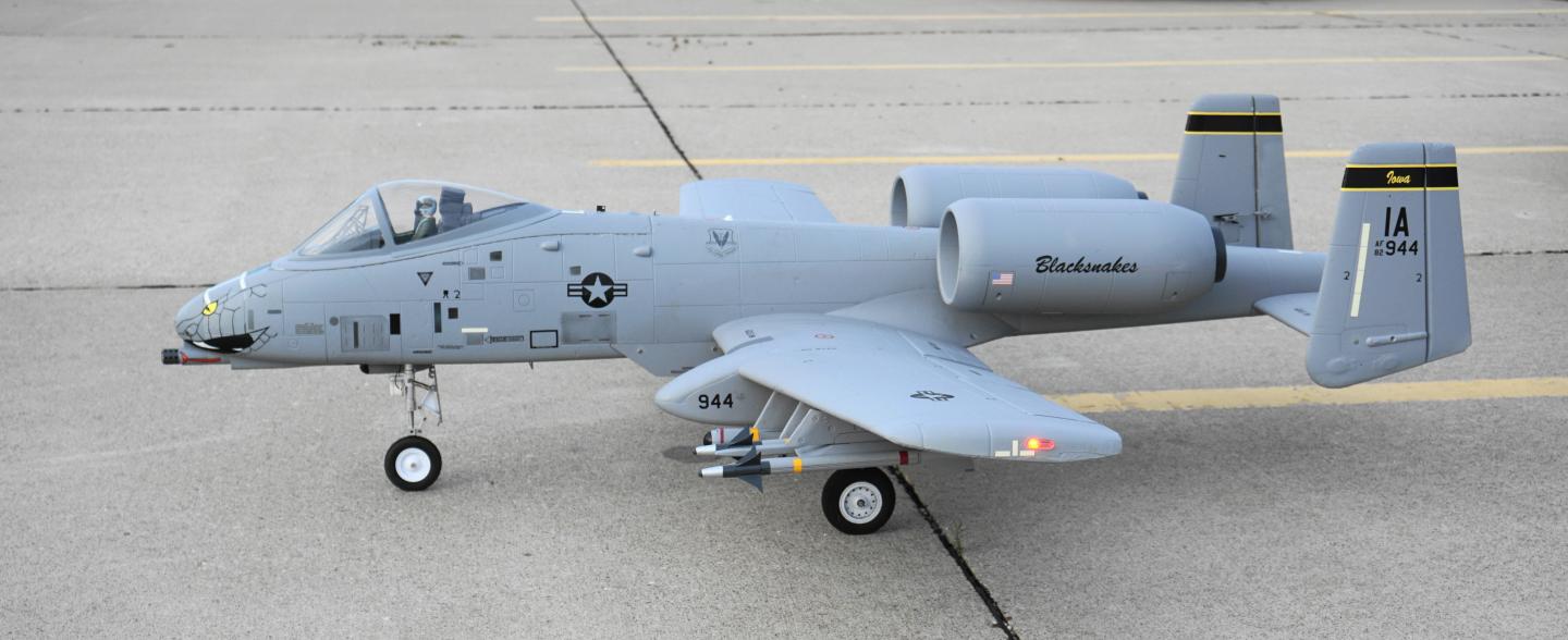 Click image for larger version

Name:	A-10 parked.JPG
Views:	241
Size:	95.1 KB
ID:	134223