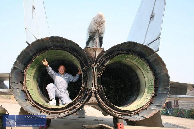 Click image for larger version

Name:	MiG-25-Foxbat-Flight.jpg
Views:	174
Size:	85.7 KB
ID:	149301