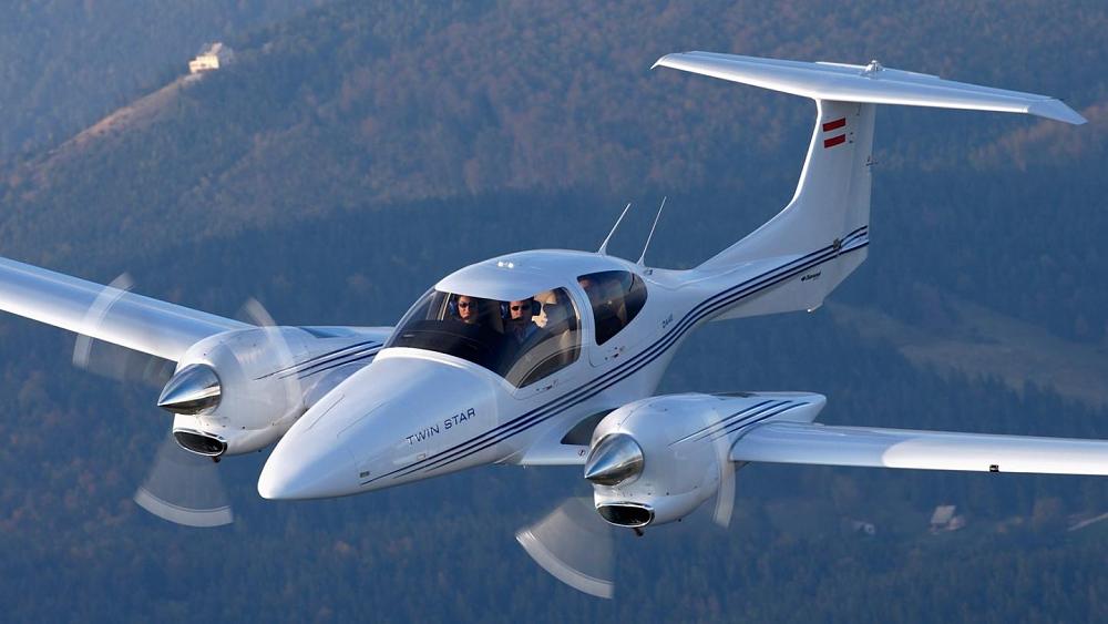 Click image for larger version

Name:	Diamond DA42 Twinstar ex pic_tcm87-4227.jpg
Views:	1055
Size:	92.3 KB
ID:	152535