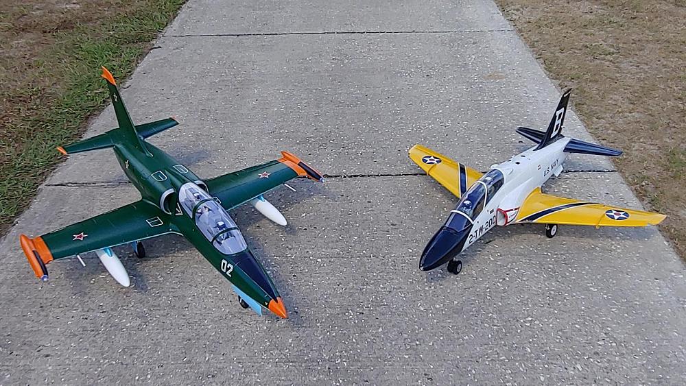 Click image for larger version

Name:	L-39 and Hawk a.jpg
Views:	919
Size:	245.6 KB
ID:	155254