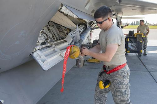 Click image for larger version

Name:	AIM9-F22-Internal-Bay-Loading-900x600.jpg
Views:	4783
Size:	100.7 KB
ID:	161224
