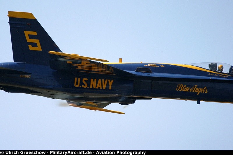 Click image for larger version

Name:	FA-18_Blue-Angels_2006-06_LEEUW_152_800.jpg
Views:	1619
Size:	73.2 KB
ID:	188364