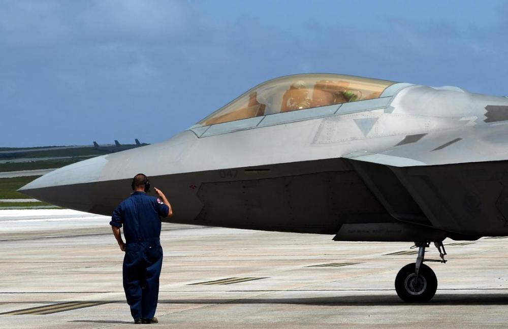 Click image for larger version

Name:	Salute_(15796367978).jpg
Views:	1254
Size:	93.5 KB
ID:	190318