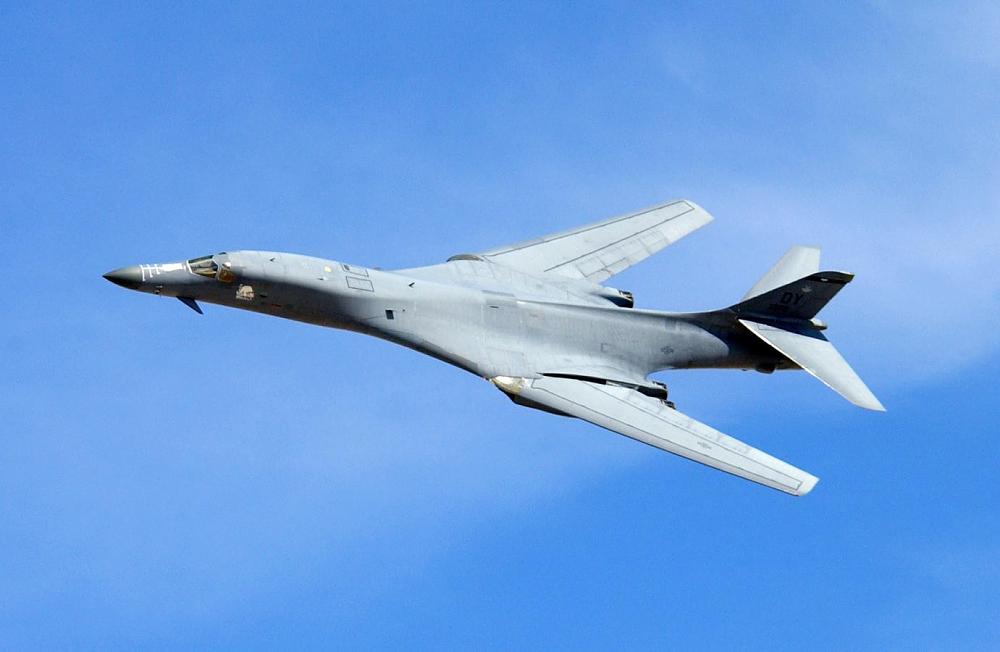 Click image for larger version  Name:	A_B-1_Lancer_performs_a_fly-by_during_a_firepower_demonstration.jpg Views:	0 Size:	81.1 KB ID:	214690
