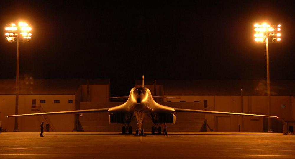 Click image for larger version  Name:	B-1_Lancer_Night.jpg Views:	0 Size:	69.2 KB ID:	214693