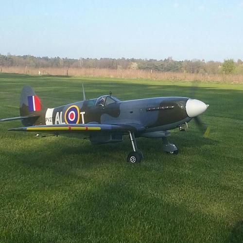 Click image for larger version  Name:	spitfire mk IX at flying field.jpg Views:	0 Size:	90.7 KB ID:	232187