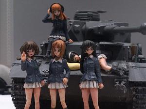 Click image for larger version

Name:	Panzer III -Popuar Anime Crew Set.jpg
Views:	1442
Size:	86.2 KB
ID:	244464