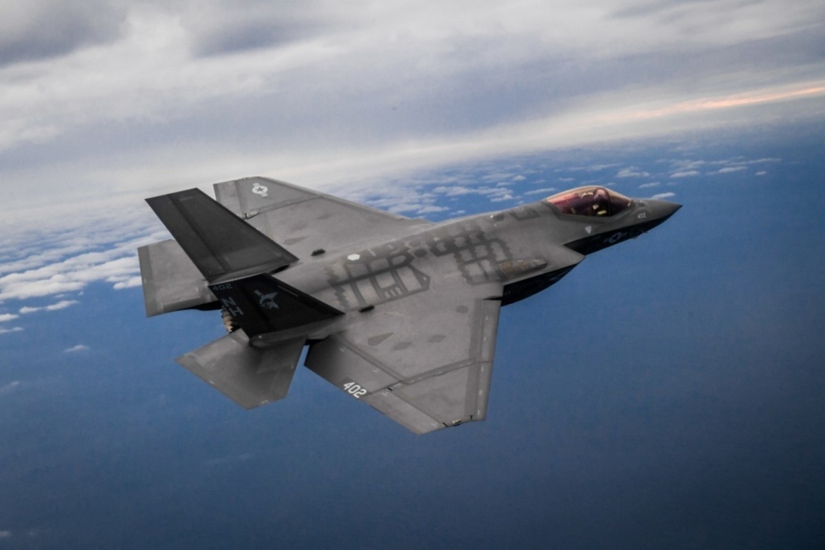 Click image for larger version

Name:	F35C VFA-147 402.jpg
Views:	732
Size:	100.3 KB
ID:	253129