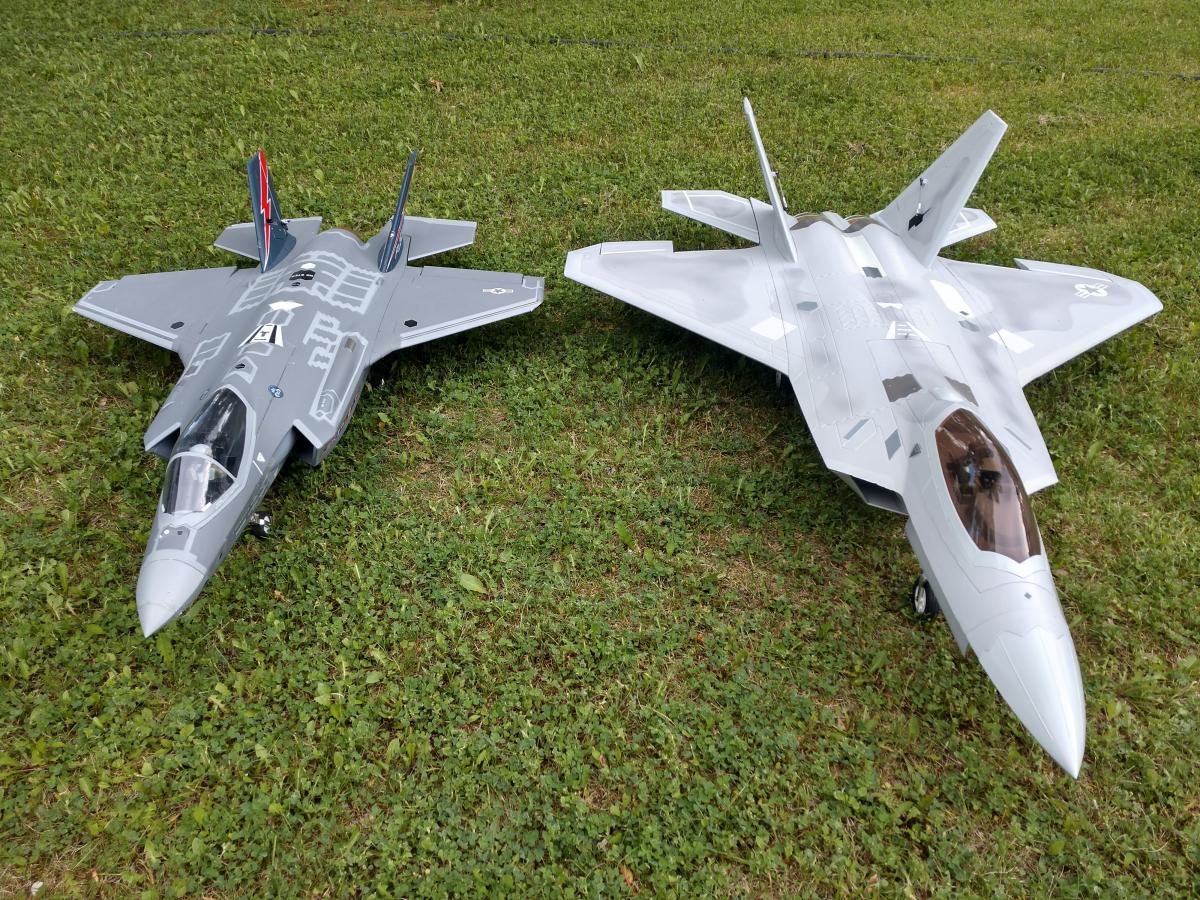 Click image for larger version  Name:	F22_F35 2.jpg Views:	0 Size:	293.6 KB ID:	258241