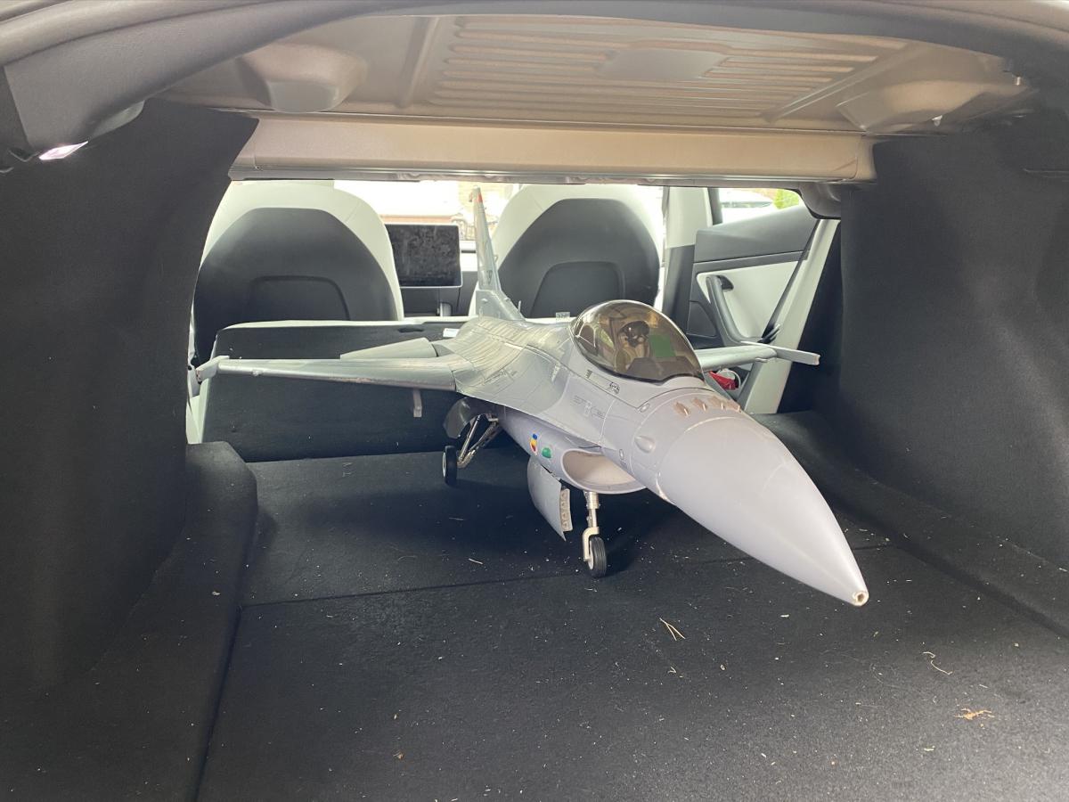 Click image for larger version

Name:	F-16 in Tesla.jpeg
Views:	745
Size:	107.5 KB
ID:	281719