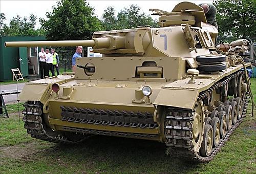 Click image for larger version

Name:	panzer-III-tank-7-ww2-north-africa.jpg
Views:	1470
Size:	123.5 KB
ID:	288507