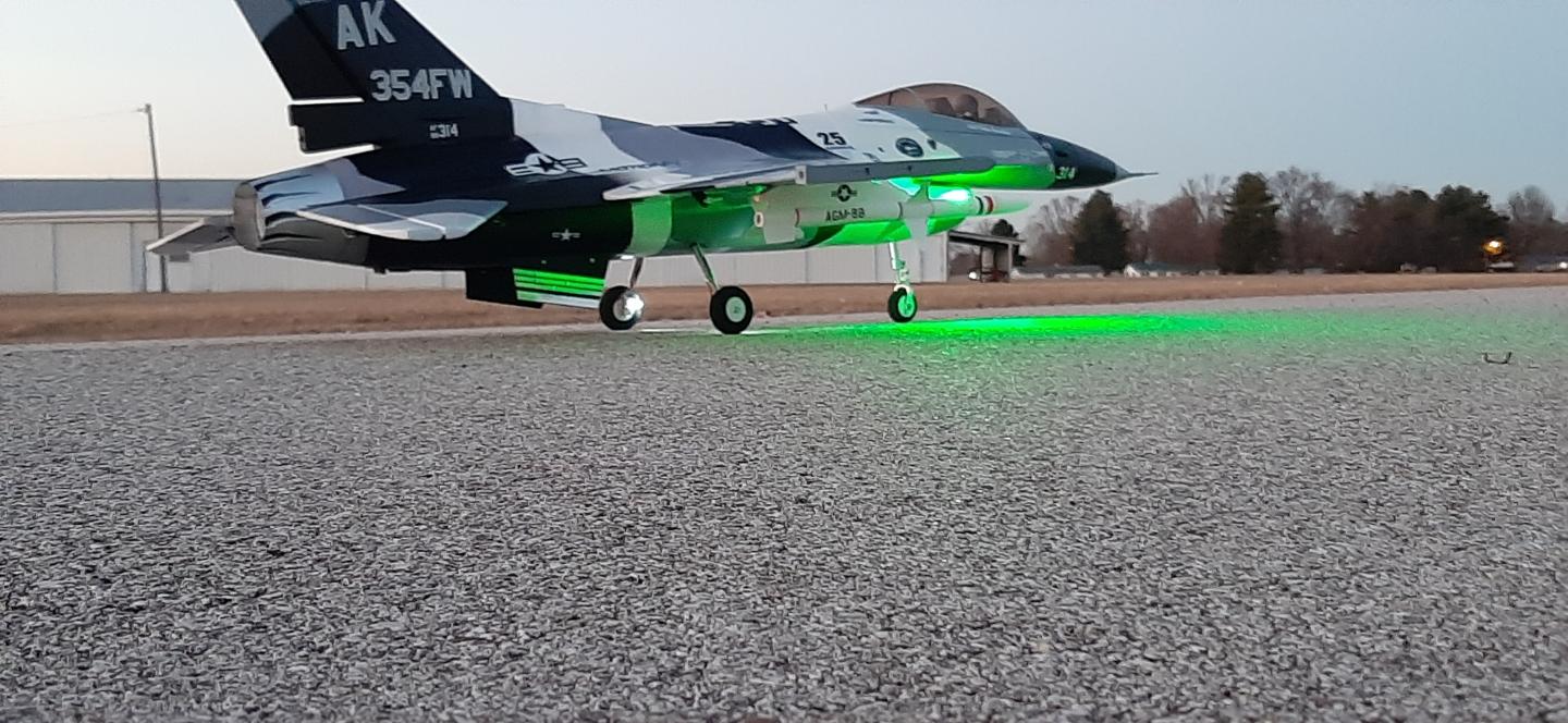 Click image for larger version

Name:	F-16-5.jpg
Views:	355
Size:	178.0 KB
ID:	305051