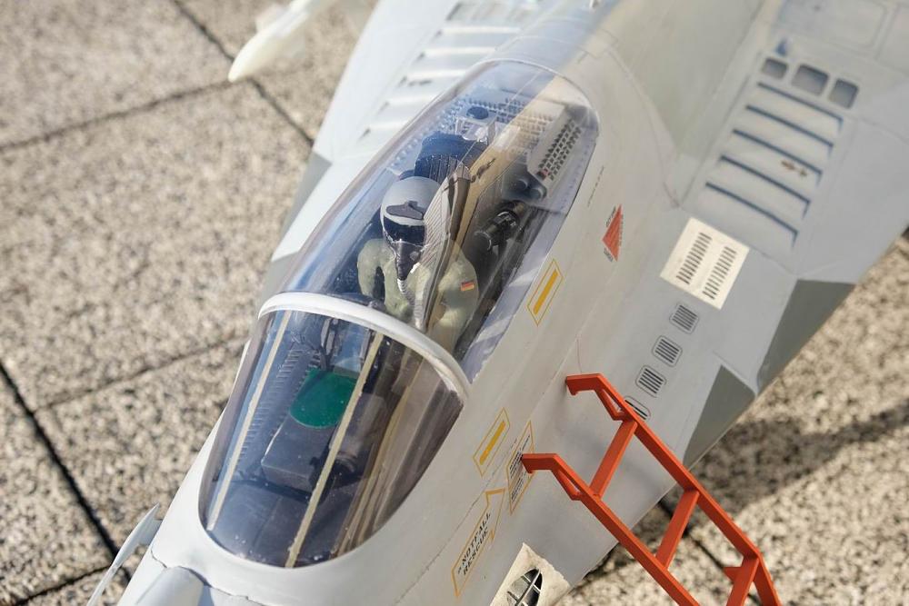 Click image for larger version

Name:	HS Cockpit 1.JPG
Views:	1129
Size:	188.4 KB
ID:	302900