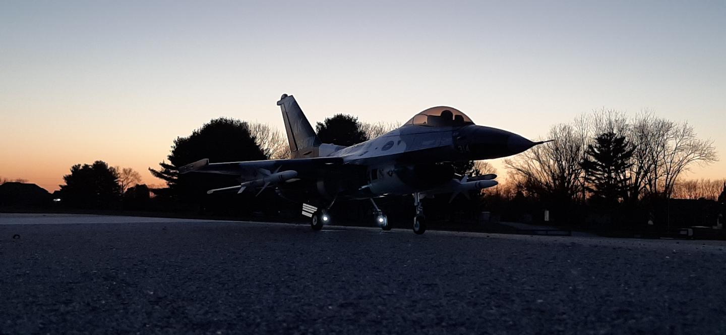 Click image for larger version

Name:	F-16 ,4.jpg
Views:	333
Size:	87.0 KB
ID:	305055