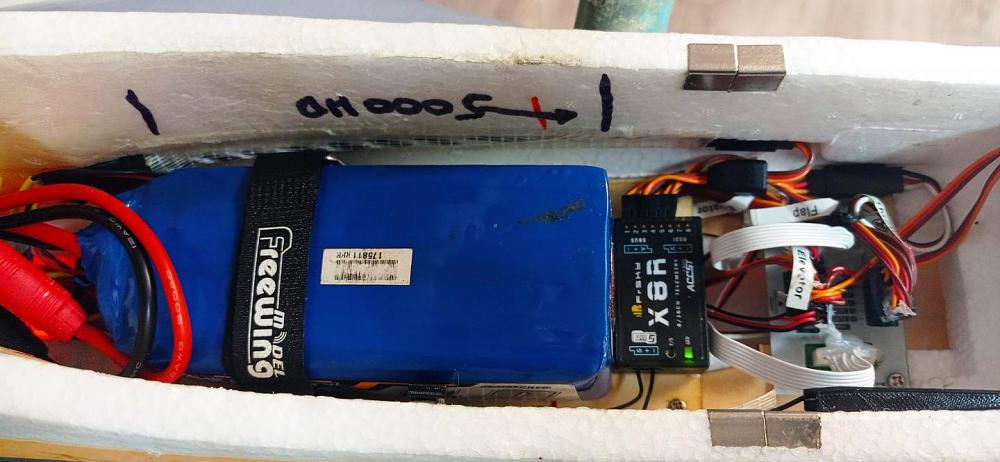 Click image for larger version  Name:	Turnigy 5000mah heavy duty batt placement.jpg Views:	0 Size:	109.6 KB ID:	307001