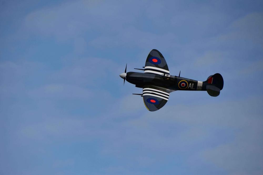 Click image for larger version  Name:	Spitfire MK9 in vlucht 1.JPG Views:	0 Size:	42.7 KB ID:	317629