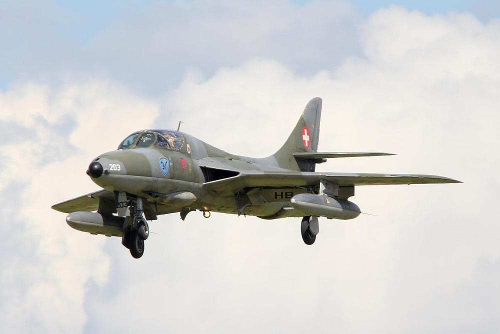Click image for larger version  Name:	Swiss Hawker Hunter double seater.jpg Views:	0 Size:	54.5 KB ID:	341138