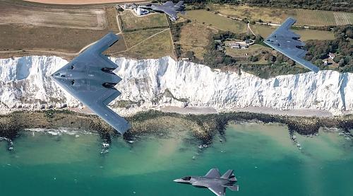 Click image for larger version  Name:	B-2 and F-35.jpg Views:	0 Size:	309.1 KB ID:	341835