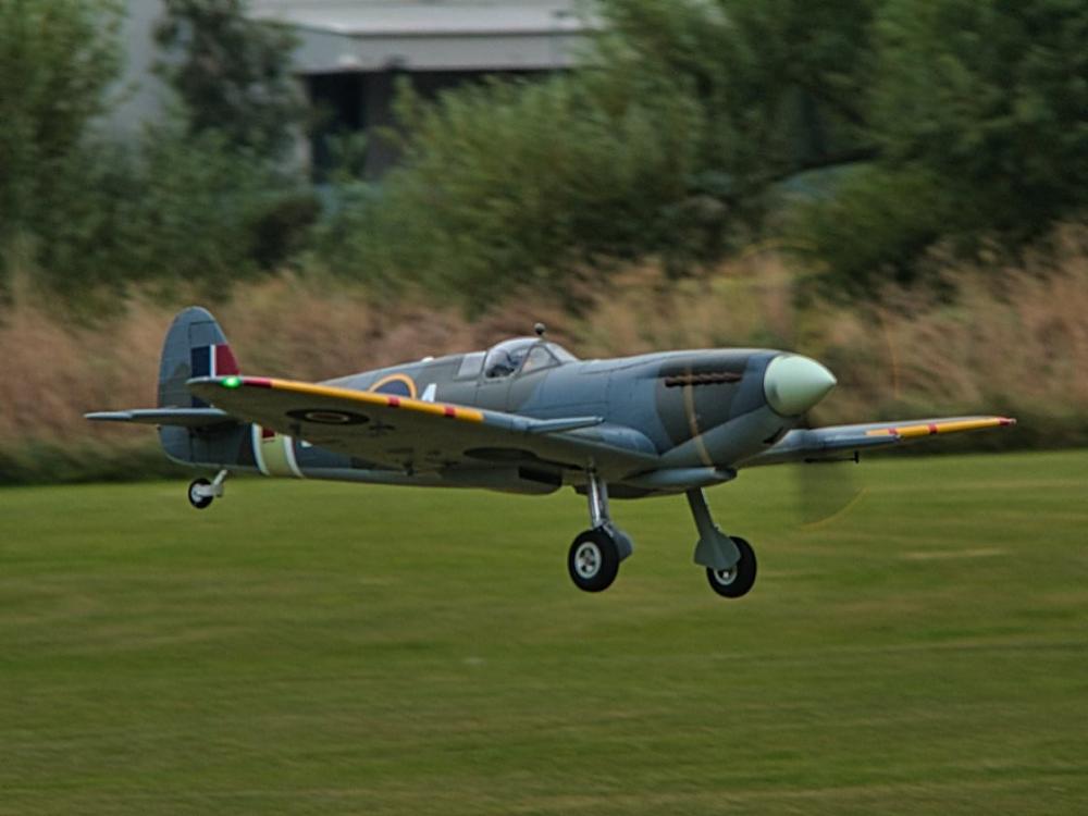 Click image for larger version

Name:	Spitfire landing at DDMAC.jpg
Views:	457
Size:	117.4 KB
ID:	356558
