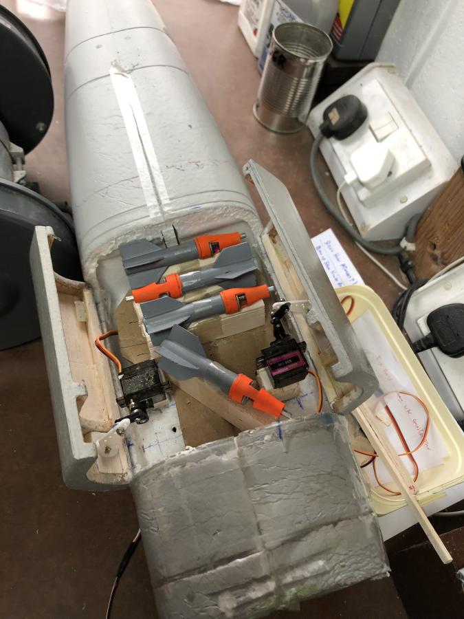 Click image for larger version  Name:	B24bay5.jpg Views:	0 Size:	77.5 KB ID:	371622