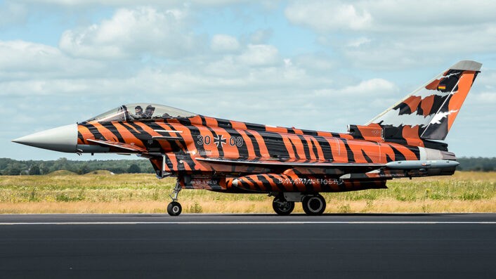 Click image for larger version

Name:	EuroFighter 5.jpg
Views:	1038
Size:	64.9 KB
ID:	380295