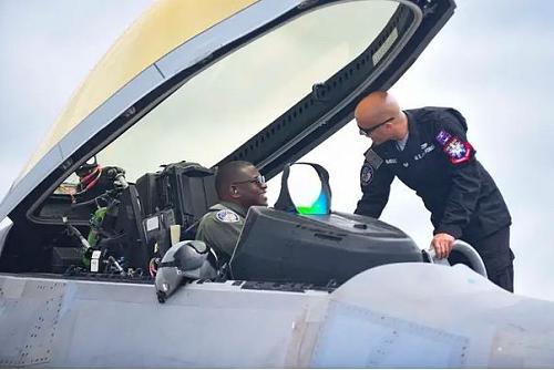 Click image for larger version

Name:	2026-01-16 14_31_06-11 Glimpses Inside the F-22 Raptor's Highly Classified Cockpit - Business Inside.jpg
Views:	157
Size:	49.1 KB
ID:	442784